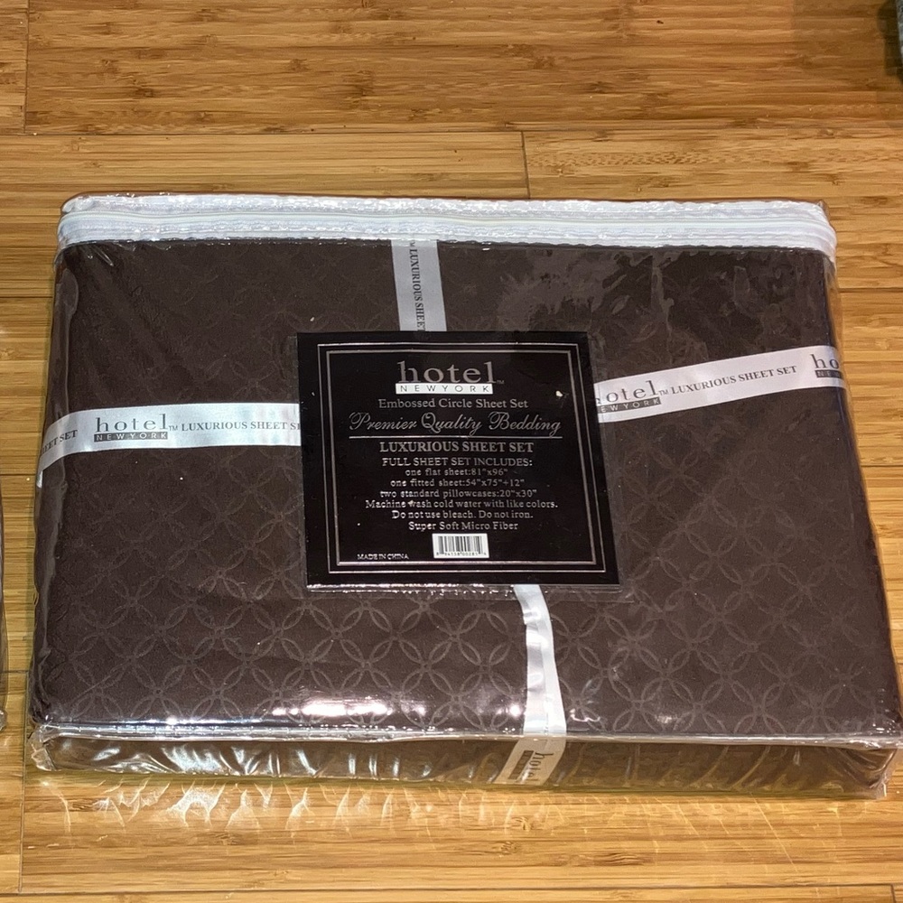 Hotel New York Brown Embossed No Wrinkle Full Size Sheet Set